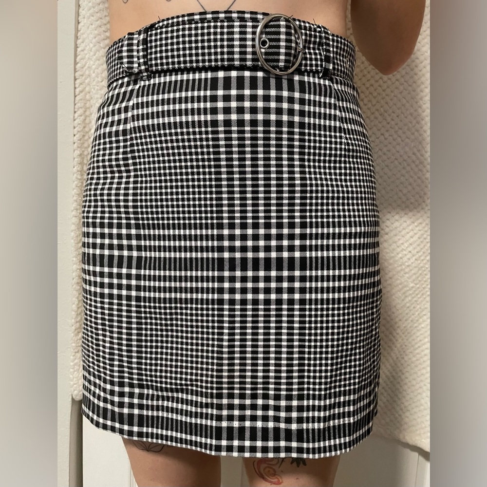 Black and White Gingham mini skirt with fabric belt. Size 4.